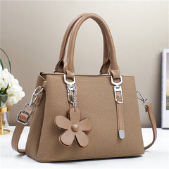 Western Style Large Capacity Exquisite Accessories Shoulder Messenger Bag
